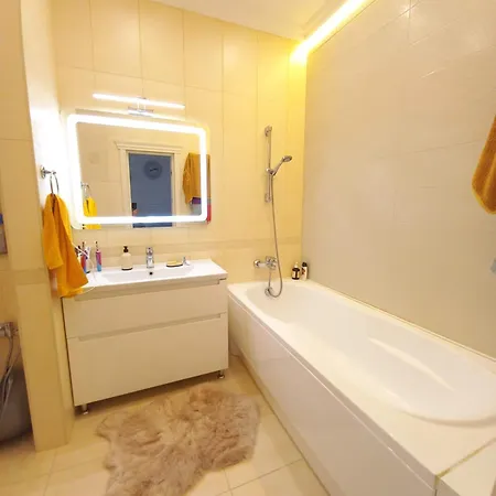 Апартаменты 2-кімнатна з видом на море горизонт